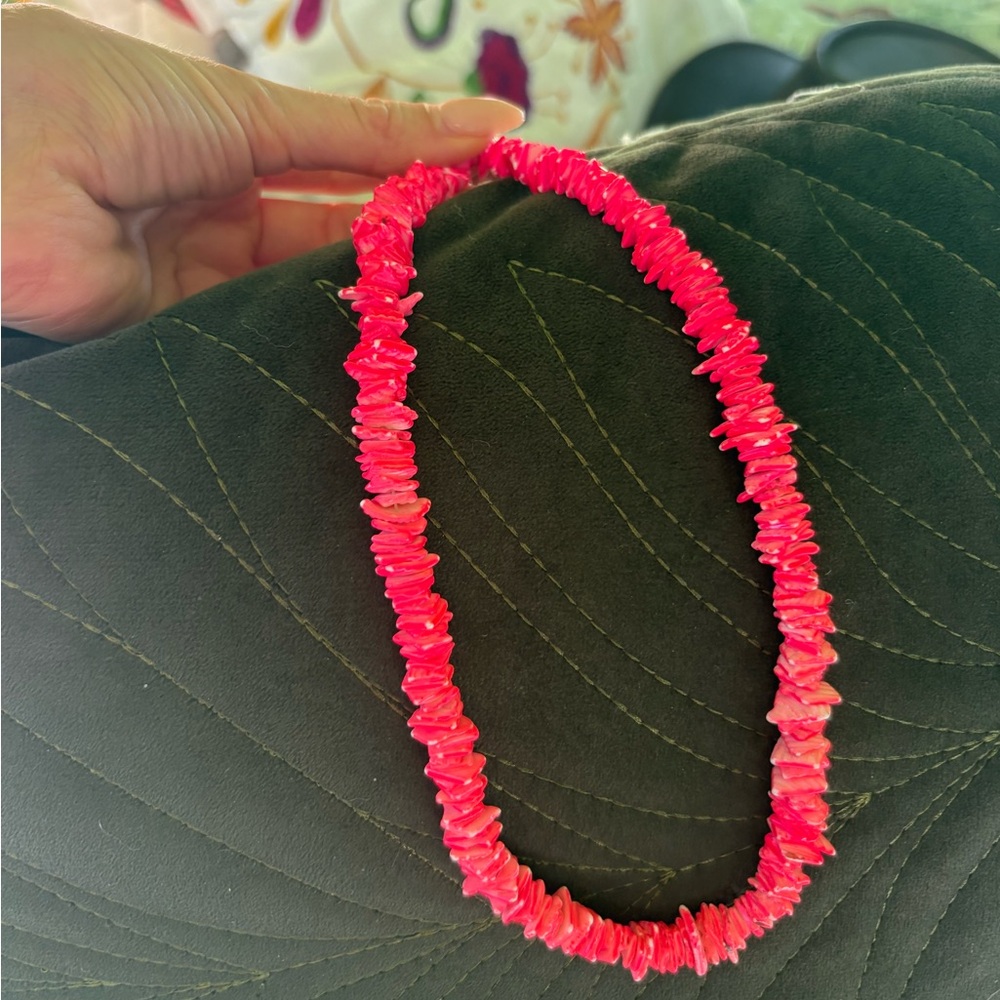 Vintage pink dyed puka shell chip retro Hawaiian beachy 
Bohemian seashell Y2K